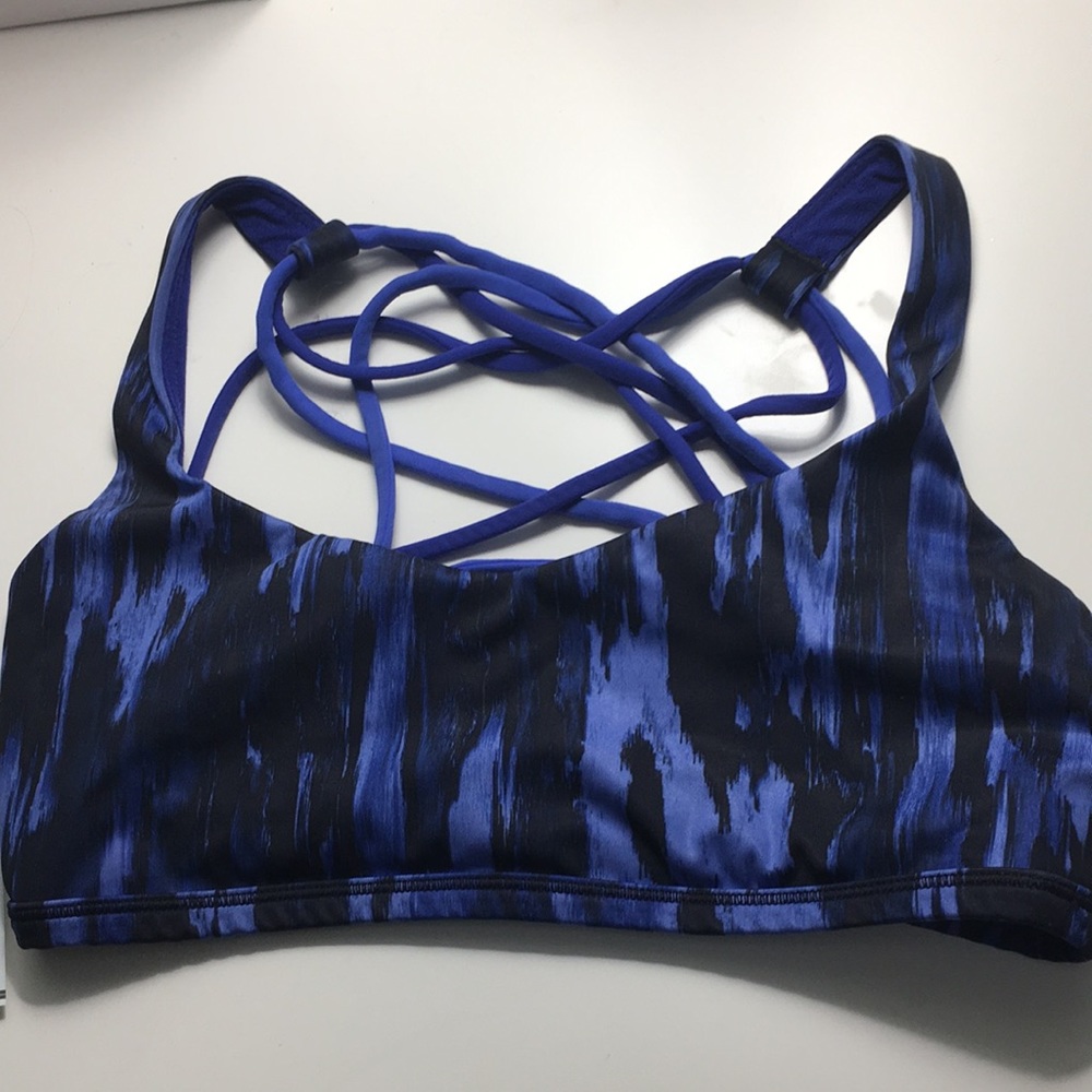 Lululemon free to be bra size 2